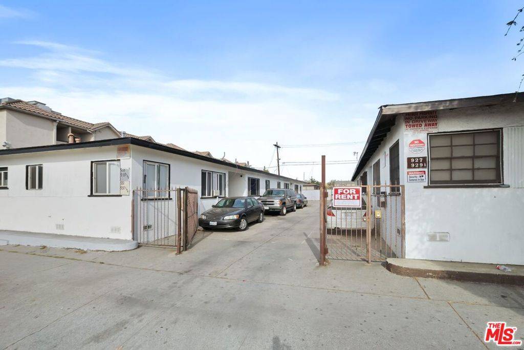 Los Angeles, CA 90044,931 W Gage AVE