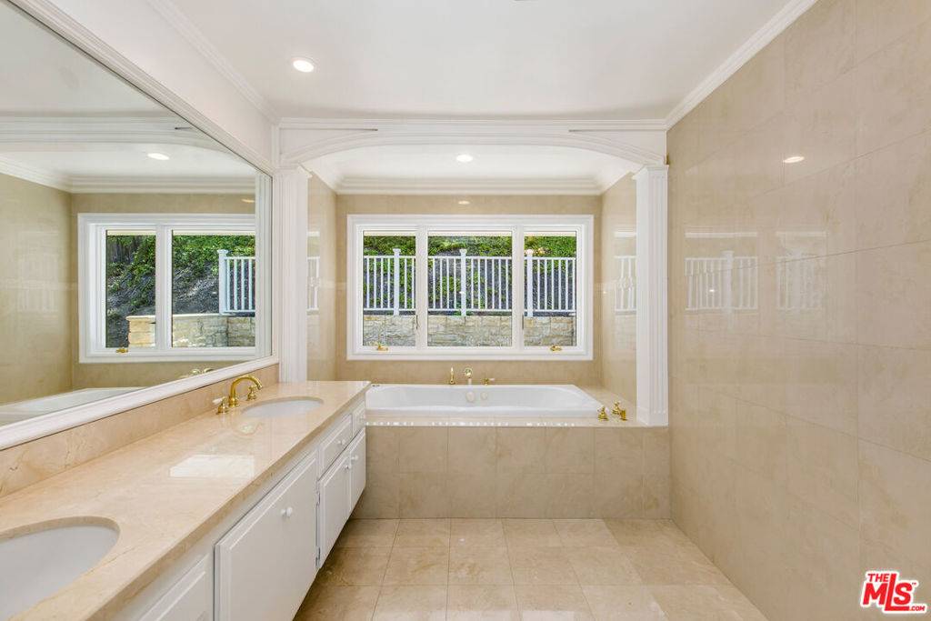 5658 Jed Smith RD Hidden Hills, CA 91302
