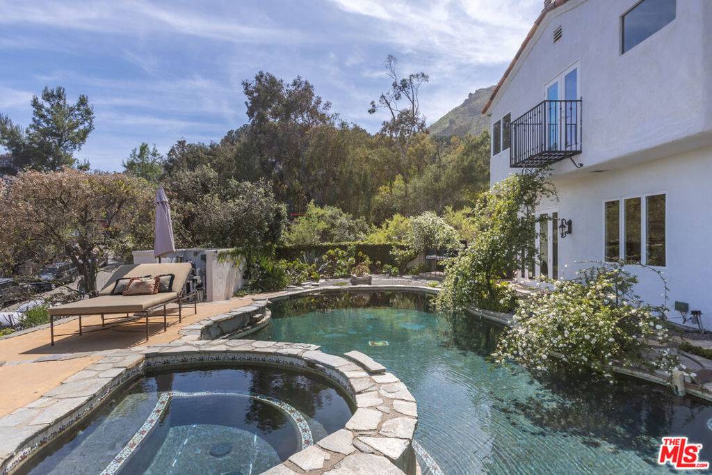 Malibu, CA 90265,23407 W Copacabana ST
