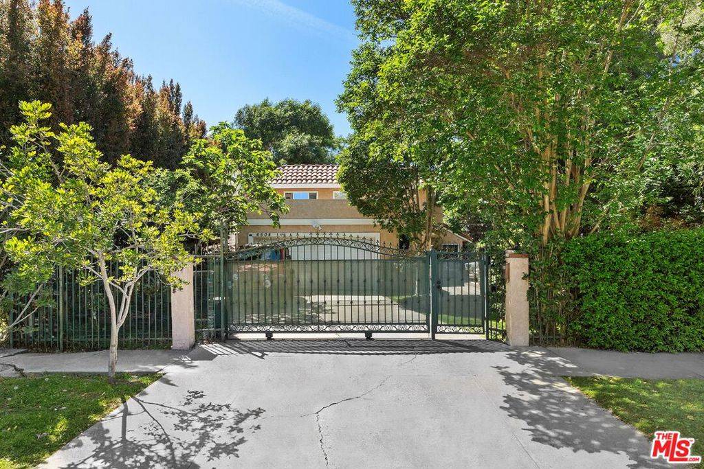 Los Angeles, CA 90036,645 N Mc Cadden PL