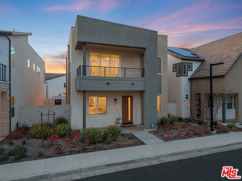 Valencia, CA 91381,27035 1/2 Declaration RD