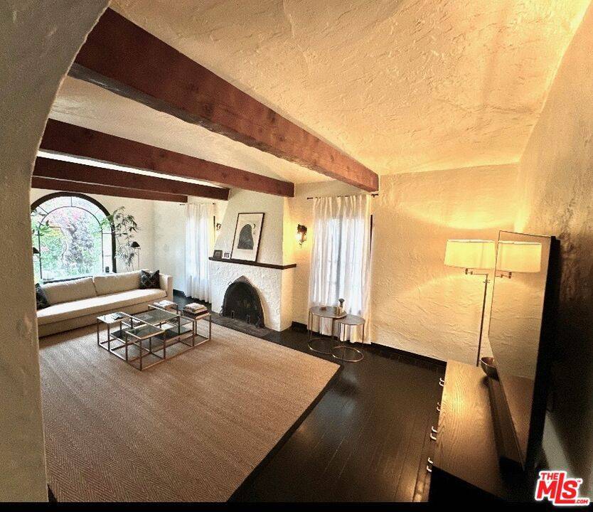 Beverly Hills, CA 90211,149 S Swall DR