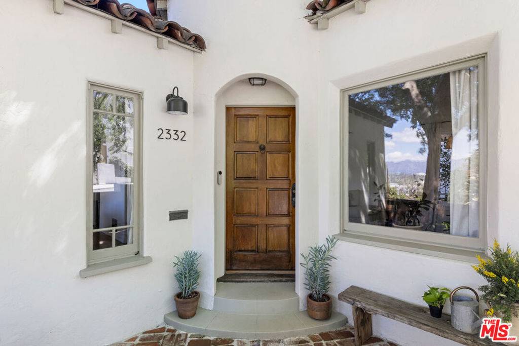 Los Angeles, CA 90039,2332 Lake View AVE