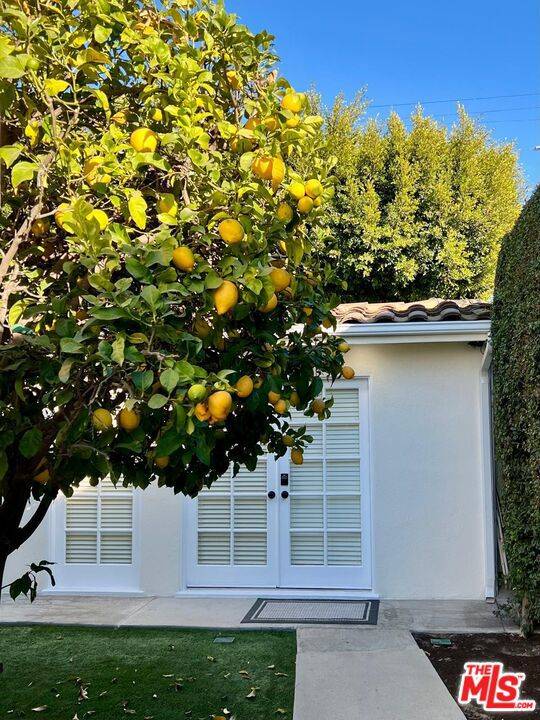 Beverly Hills, CA 90211,466 S Swall DR