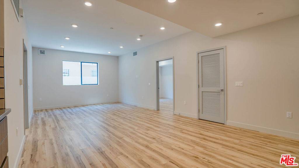 Los Angeles, CA 90035,1540 S Hayworth AVE #202
