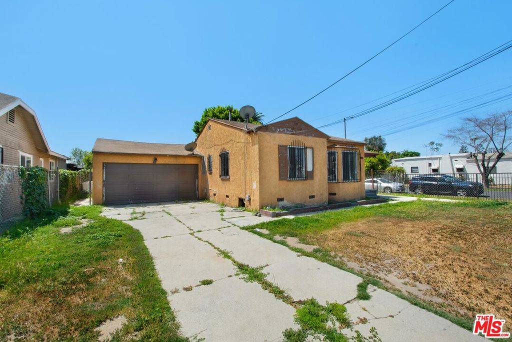 Los Angeles, CA 90003,160 W 102nd ST