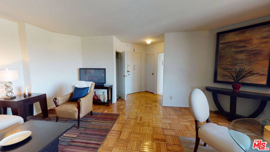 Los Angeles, CA 90036,6200 W 3RD ST #3811G