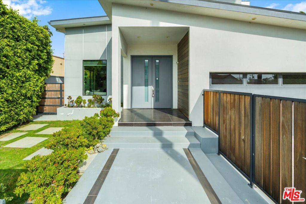 Los Angeles, CA 90036,616 N Fuller AVE