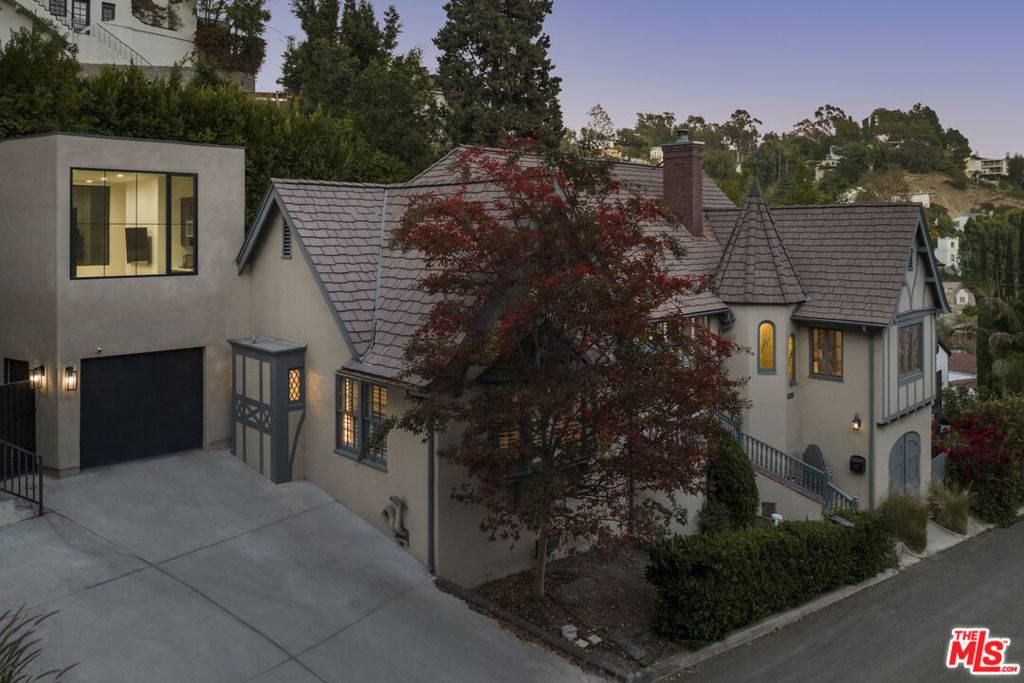 Los Angeles, CA 90068,2746 Belden DR