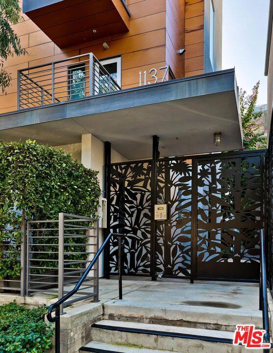 West Hollywood, CA 90069,1137 Hacienda PL #104