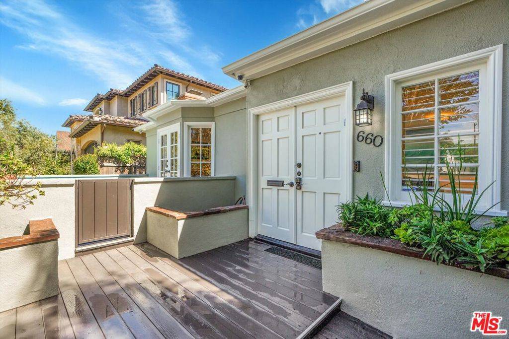 Los Angeles, CA 90049,660 S Gretna Green WAY