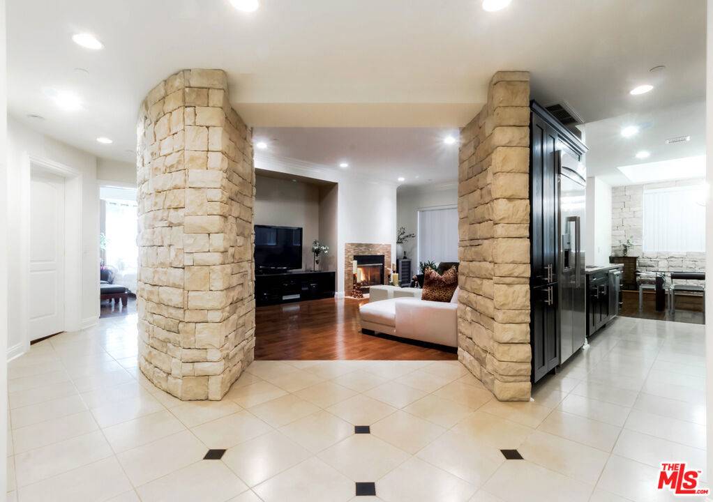 Los Angeles, CA 90010,4848 Wilshire BLVD #102