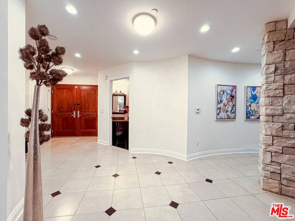Los Angeles, CA 90010,4848 Wilshire BLVD #102