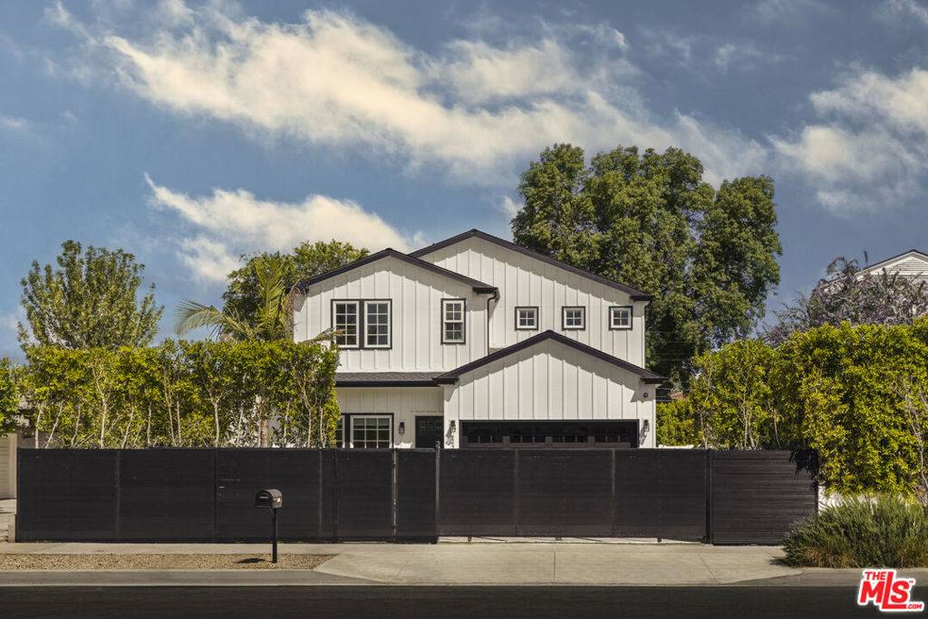 Woodland Hills, CA 91367,22641 Clarendon ST