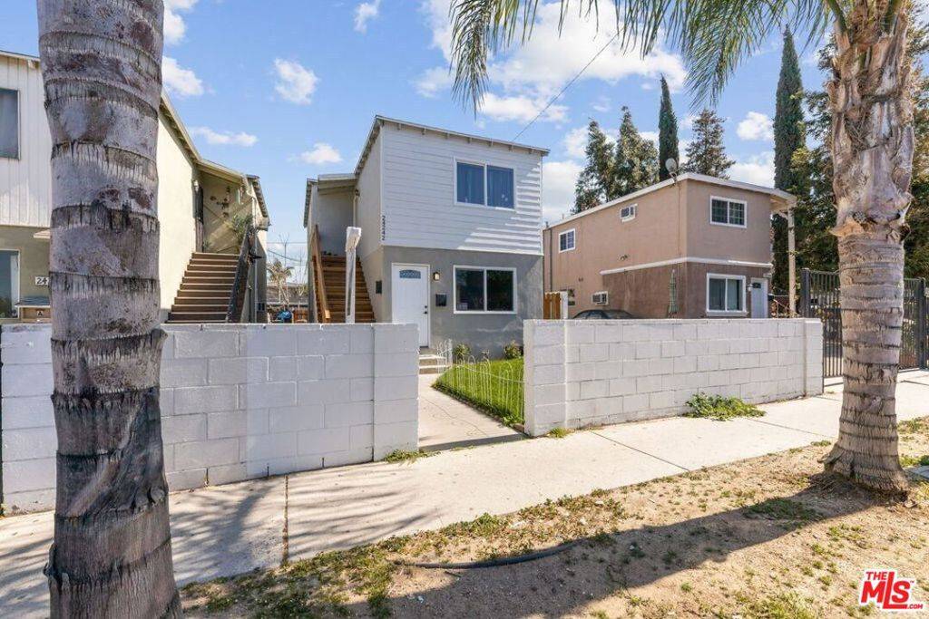 Newhall, CA 91321,24242 Pine ST