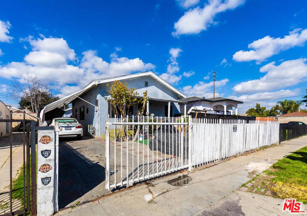 Los Angeles, CA 90001,1141 E 84th PL