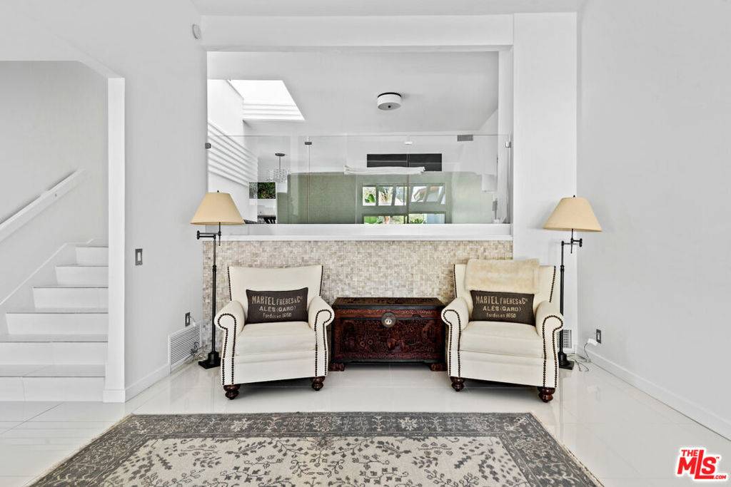 Pacific Palisades, CA 90272,1671 Michael LN
