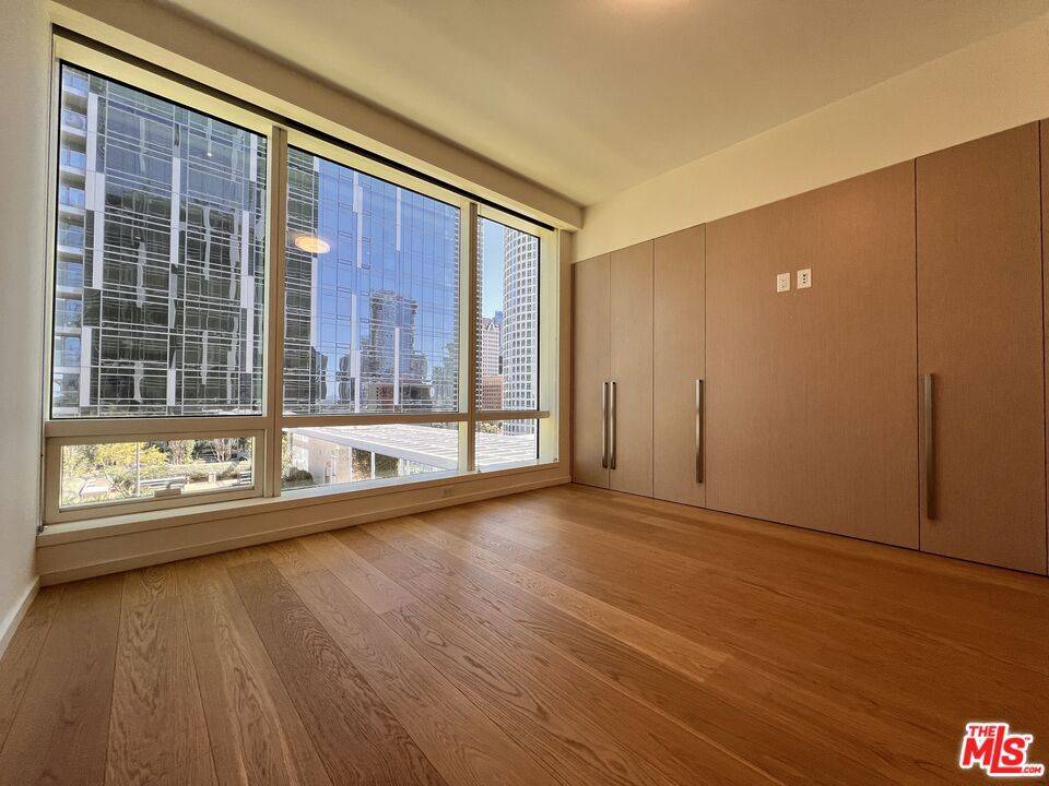 Los Angeles, CA 90017,877 Francisco ST #1003