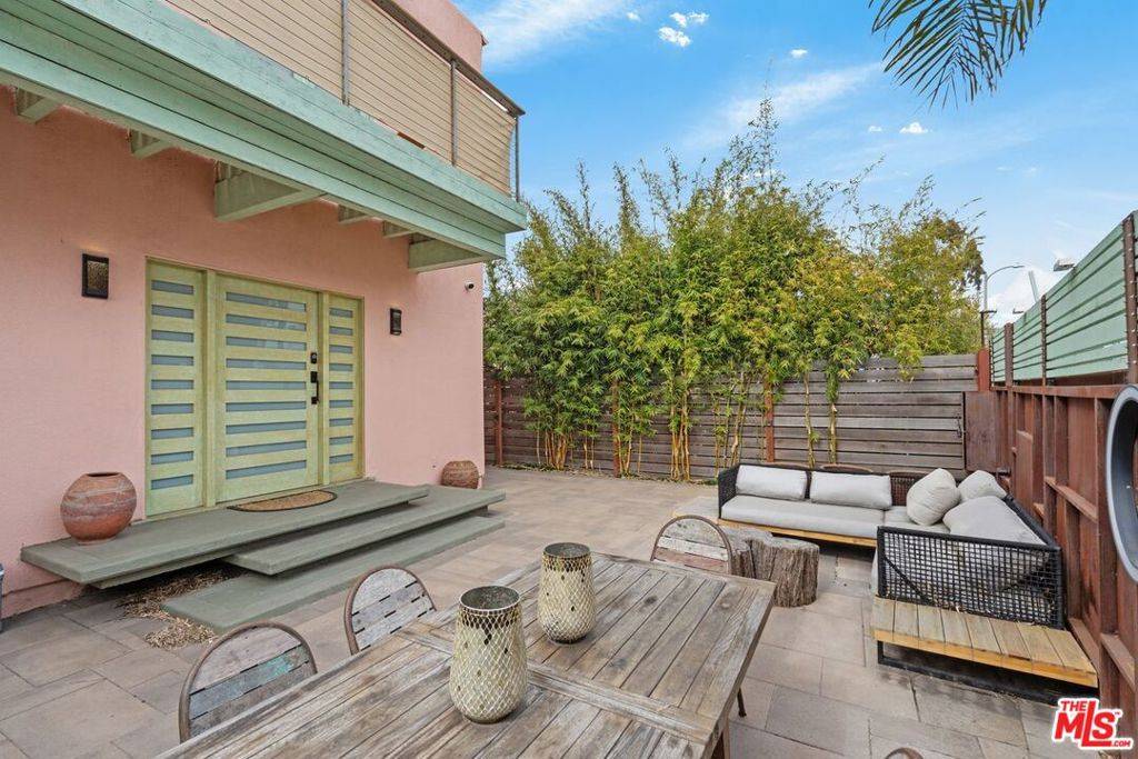 Venice, CA 90291,621 Rose AVE ##B