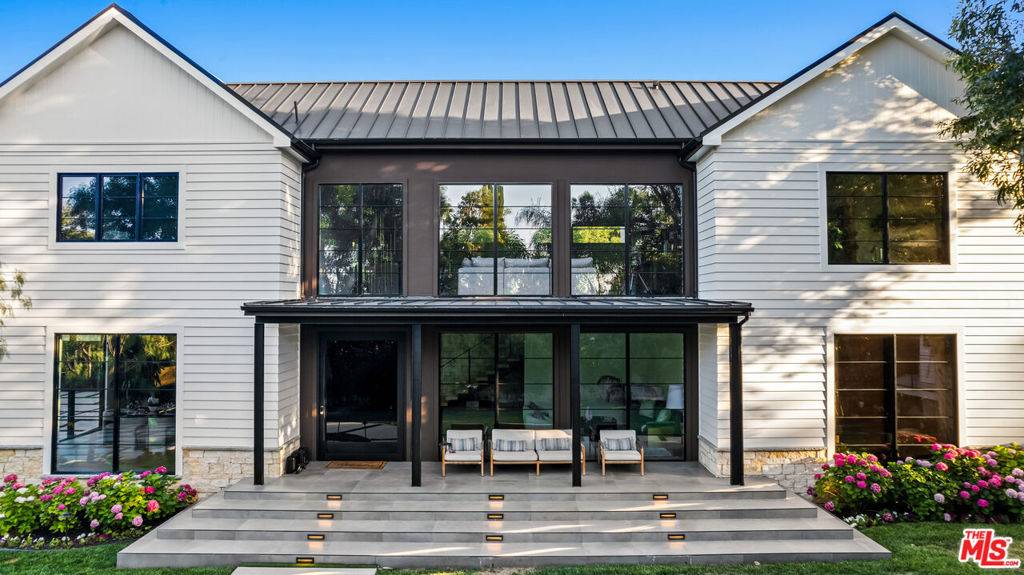Tarzana, CA 91356,18762 Wells DR