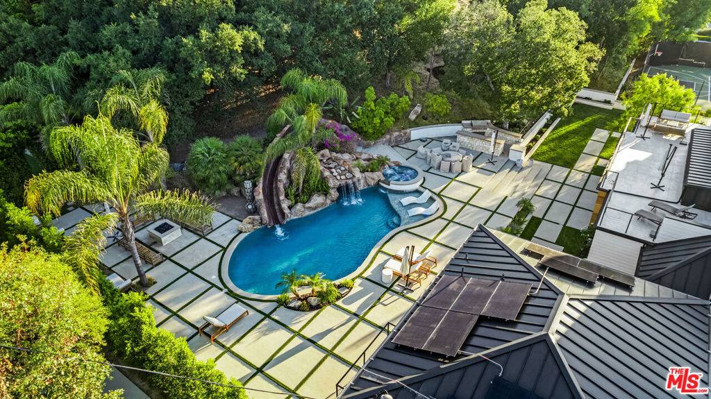 Tarzana, CA 91356,18762 Wells DR
