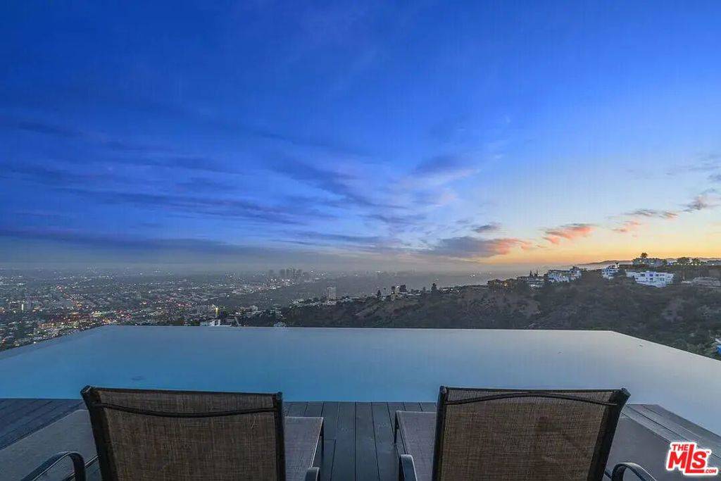 Los Angeles, CA 90046,8790 Appian WAY
