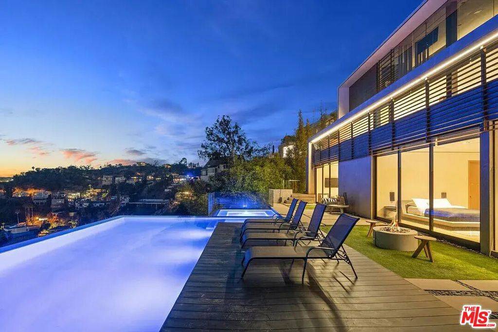 Los Angeles, CA 90046,8790 Appian WAY