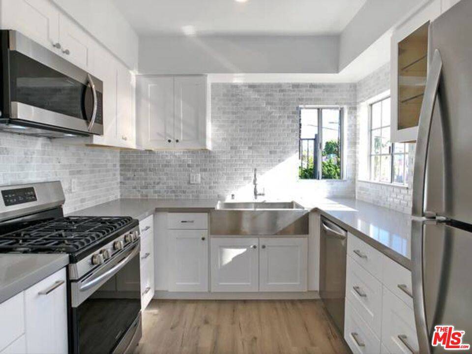 Los Angeles, CA 90027,4407 AMBROSE AVE #102