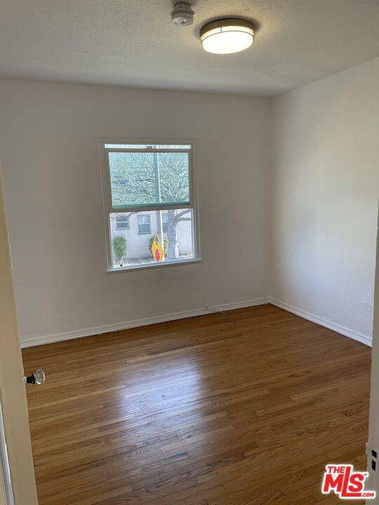 Los Angeles, CA 90036,368 N GENESEE AVE #B