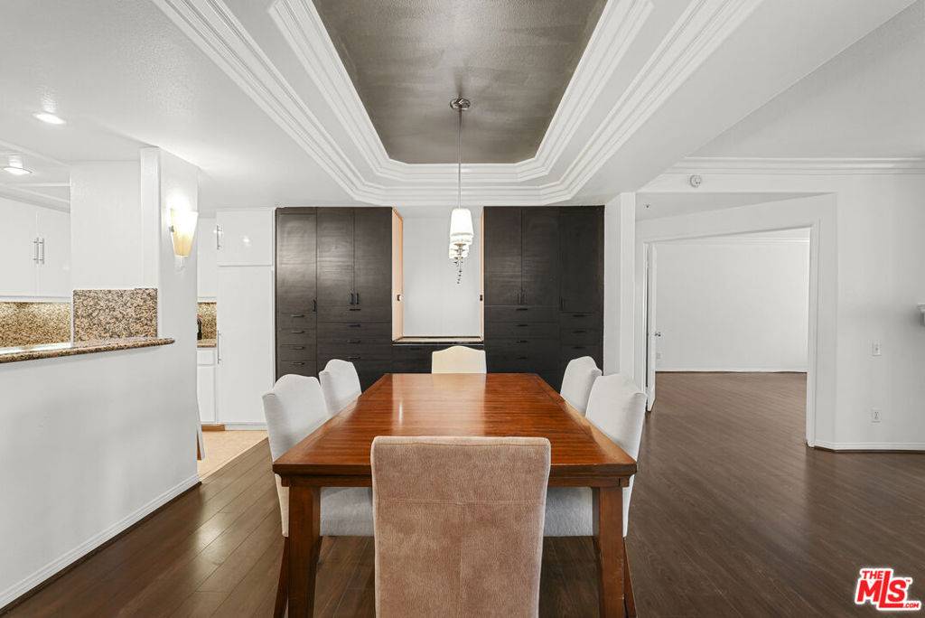Encino, CA 91316,5224 Zelzah AVE #207