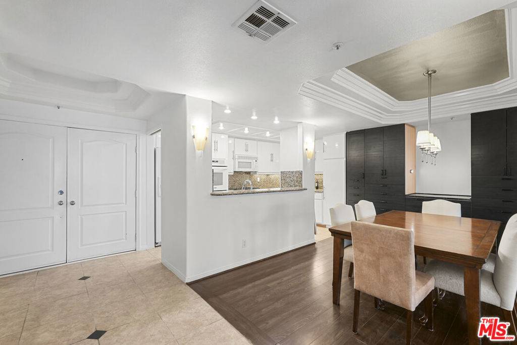 Encino, CA 91316,5224 Zelzah AVE #207