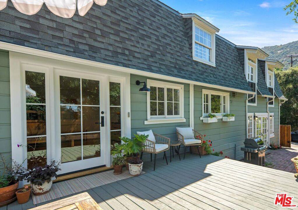Topanga, CA 90290,1238 Fernwood Pacific DR