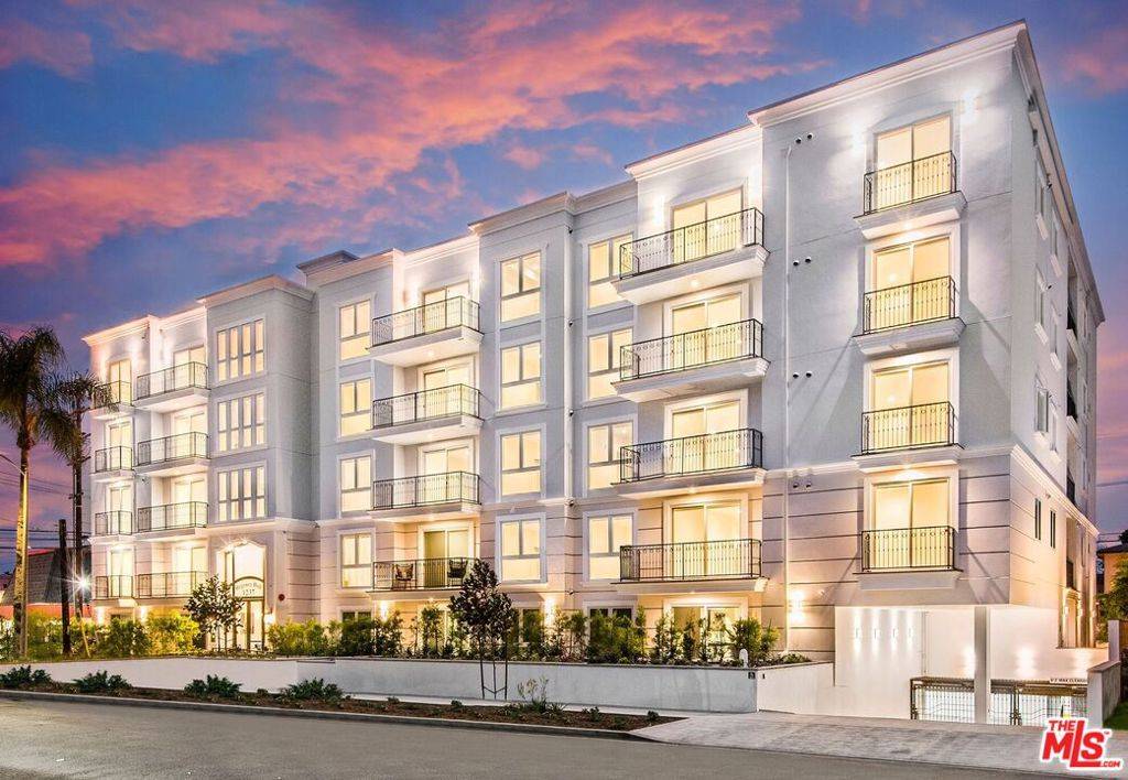 Los Angeles, CA 90035,1237 S Holt AVE #205