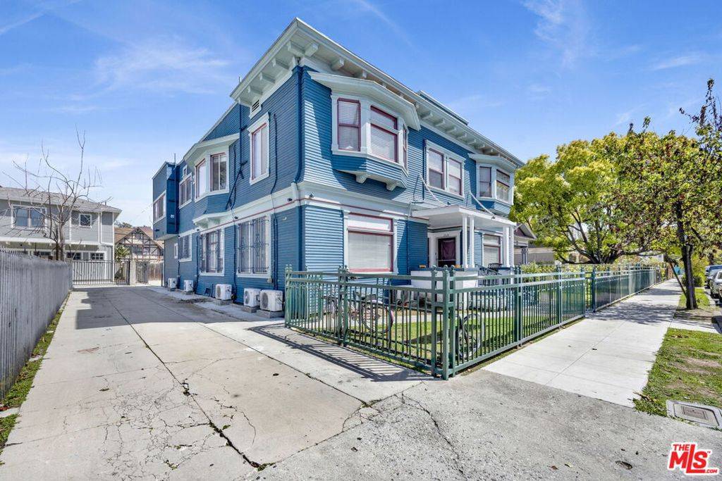 Los Angeles, CA 90007,2620 Magnolia AVE