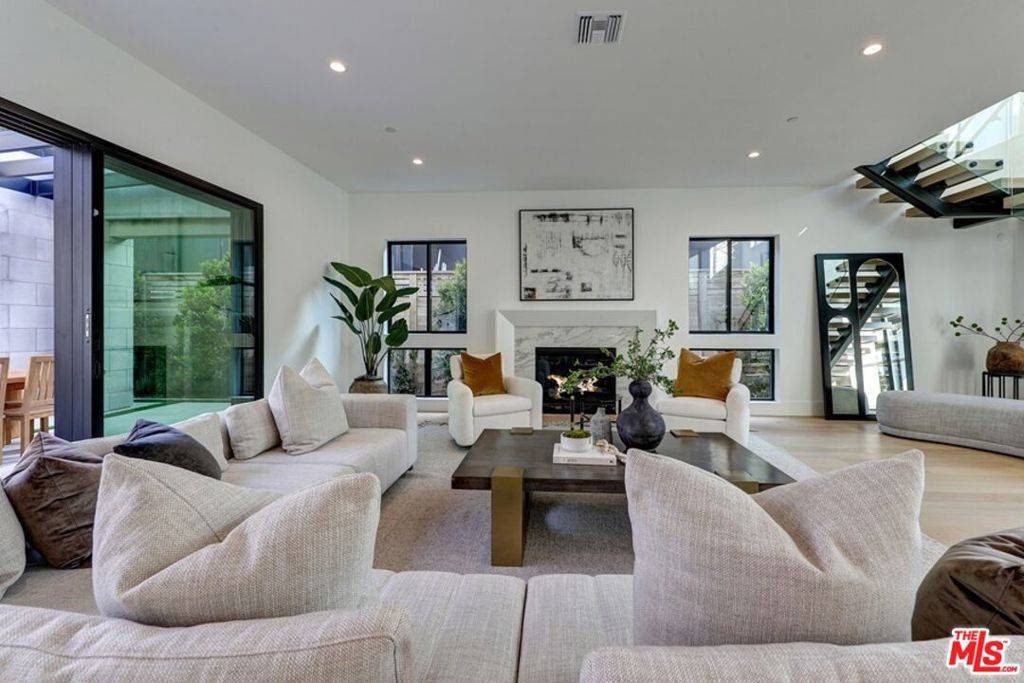 Venice, CA 90291,1246 Morningside WAY