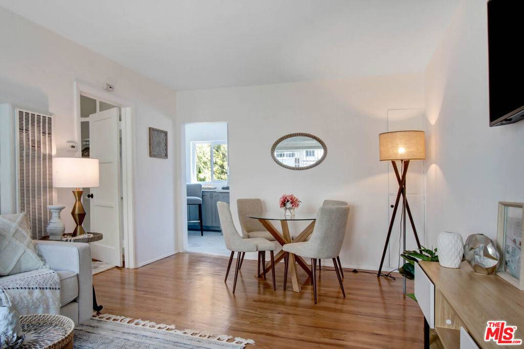 Beverly Hills, CA 90211,238 N Almont DR #240 1/2