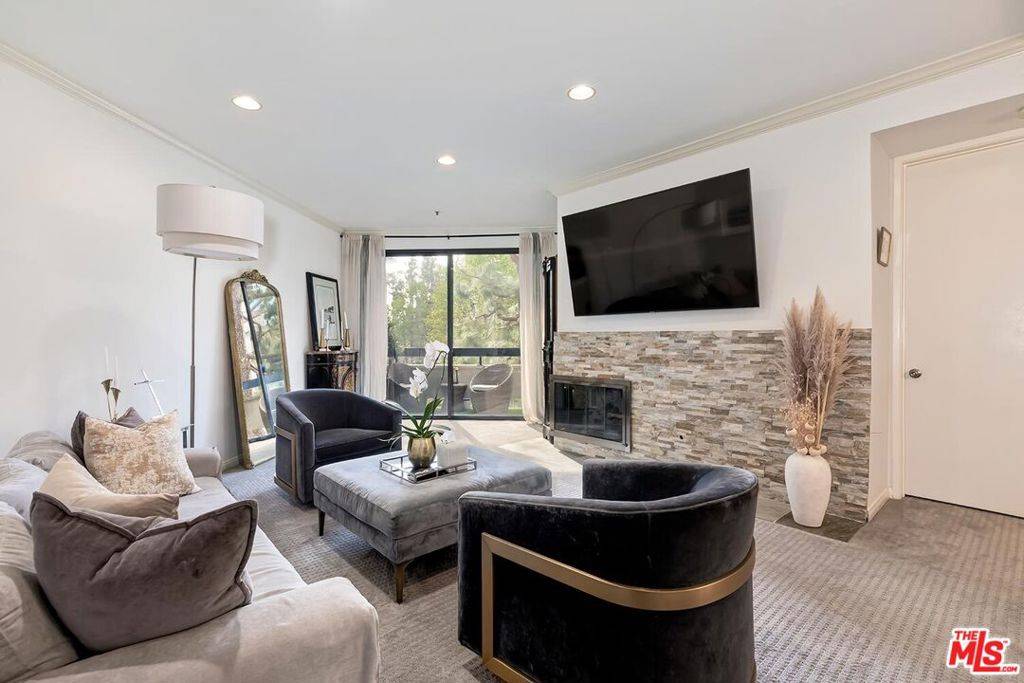 Los Angeles, CA 90067,2131 Century Park LN #314