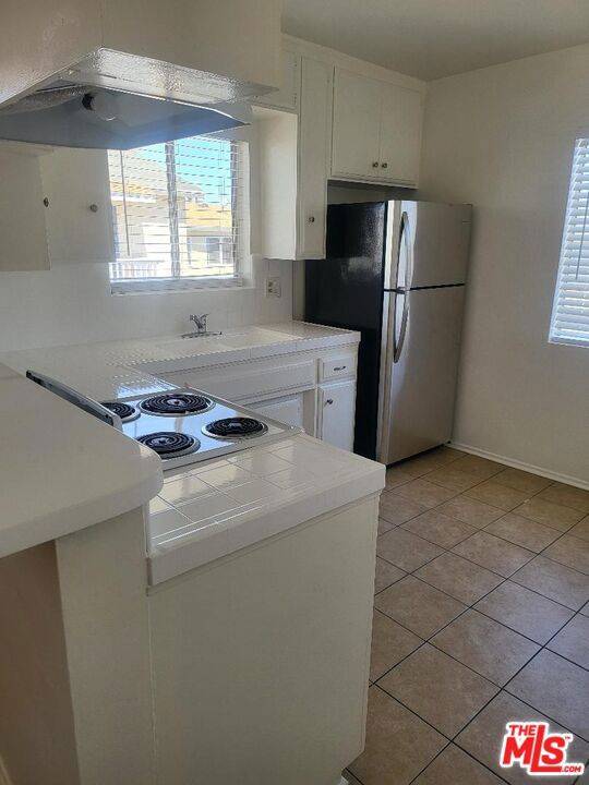 Lawndale, CA 90260,14616 Osage AVE