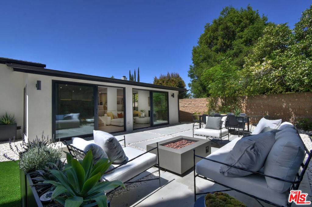 Encino, CA 91436,15431 Milbank ST