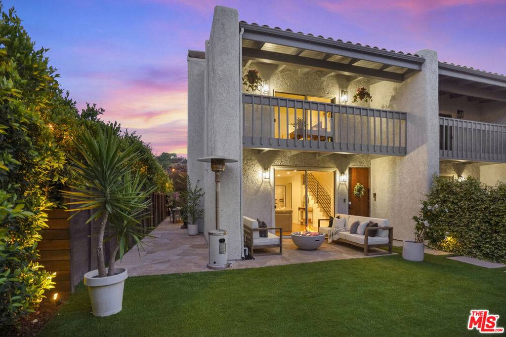 Playa Del Rey, CA 90293,8329 Pershing DR