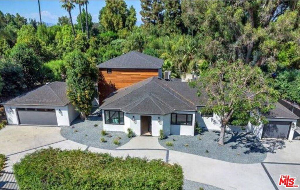 Tarzana, CA 91356,19061 Wells DR