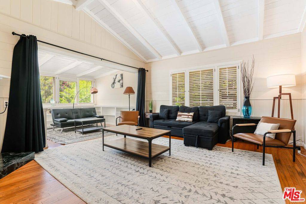 Los Angeles, CA 90077,10306 Seabury LN