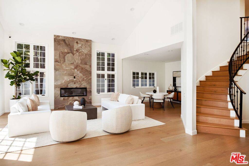 Beverly Hills, CA 90211,229 S Swall DR