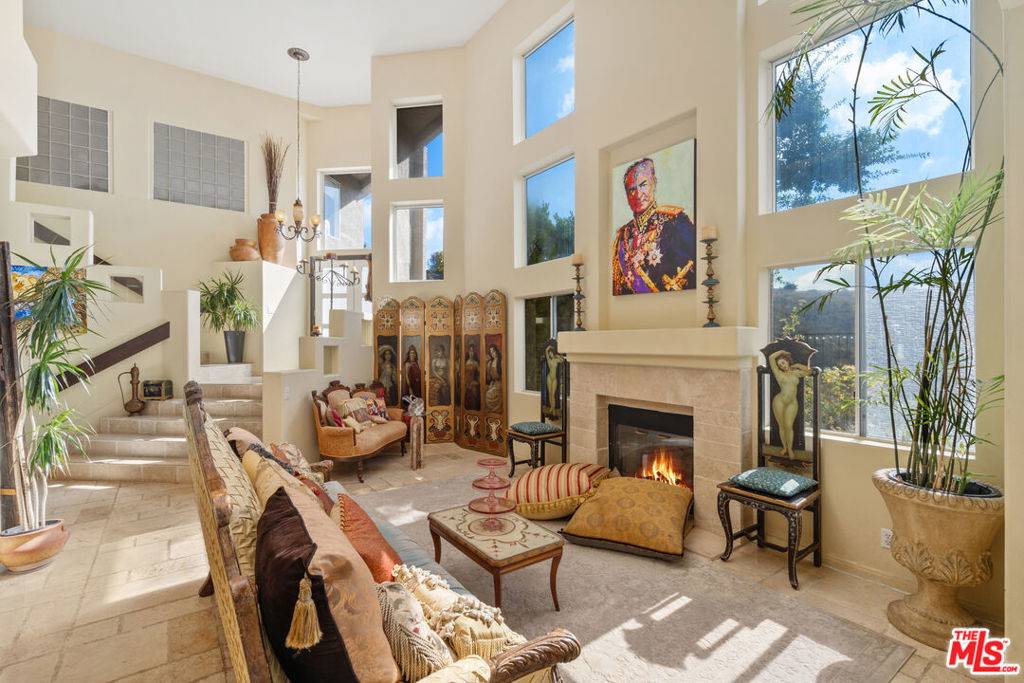 Calabasas, CA 91302,22553 Blueridge CT