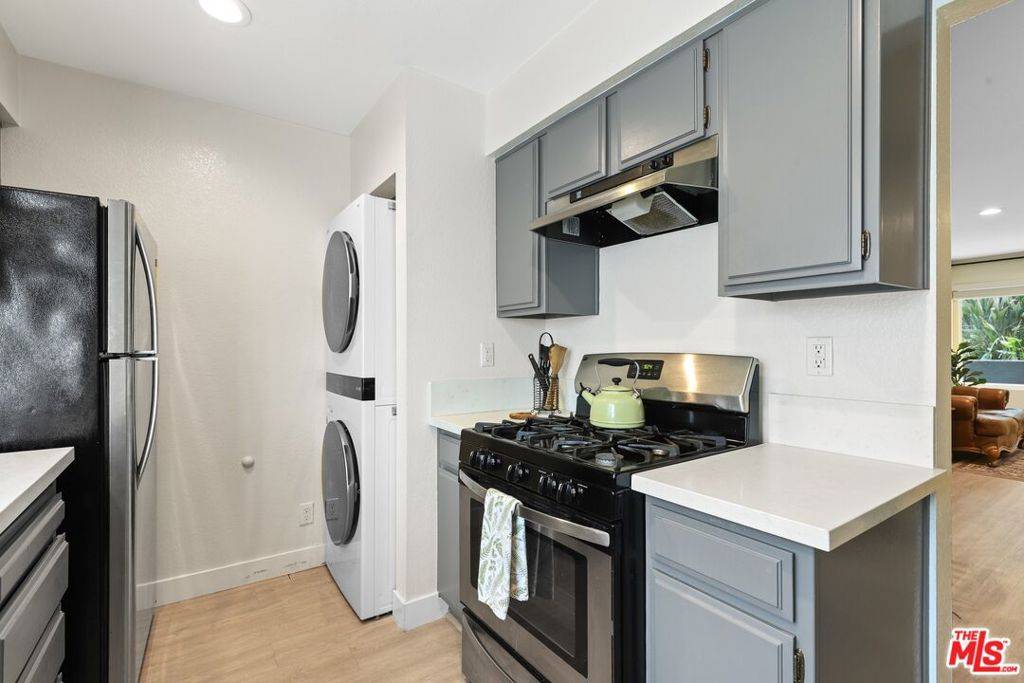 North Hollywood, CA 91601,5706 Fair AVE #105