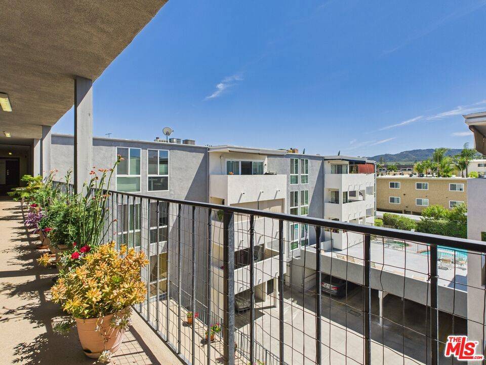 Encino, CA 91316,5454 Zelzah AVE #302