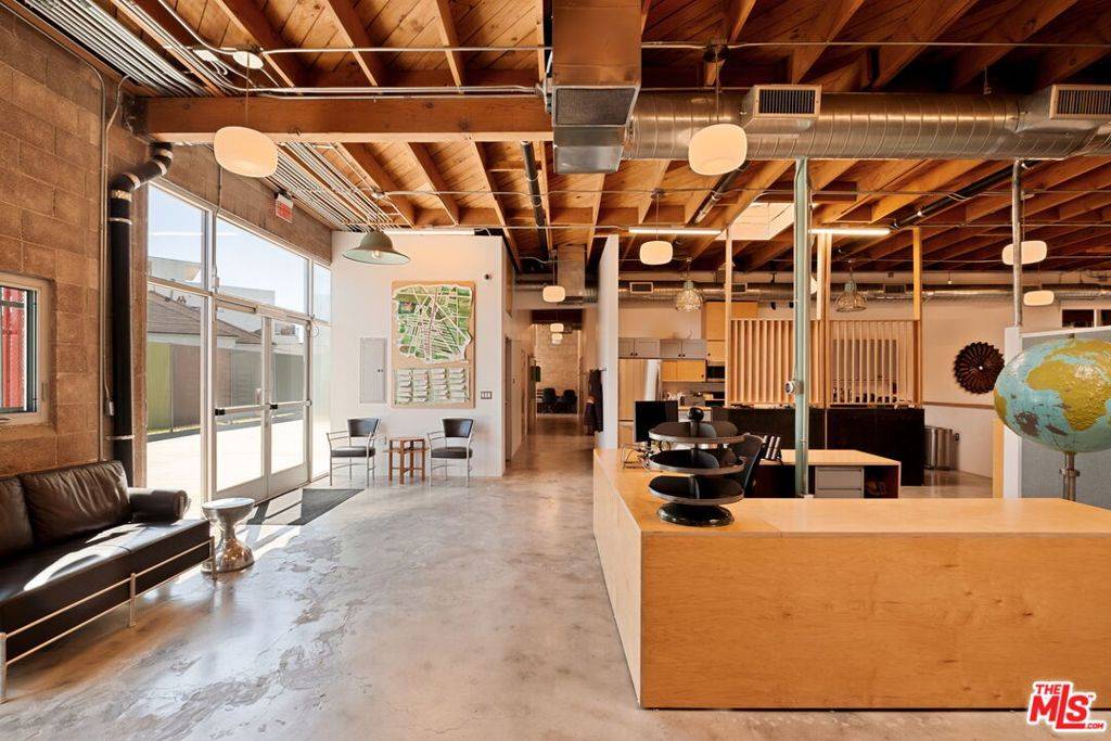 Los Angeles, CA 90016,5458 W Washington BLVD
