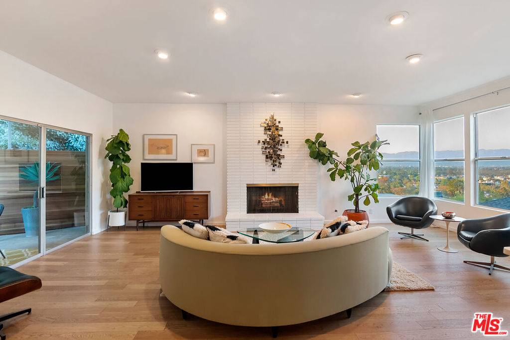 Sherman Oaks, CA 91423,4025 Weslin AVE