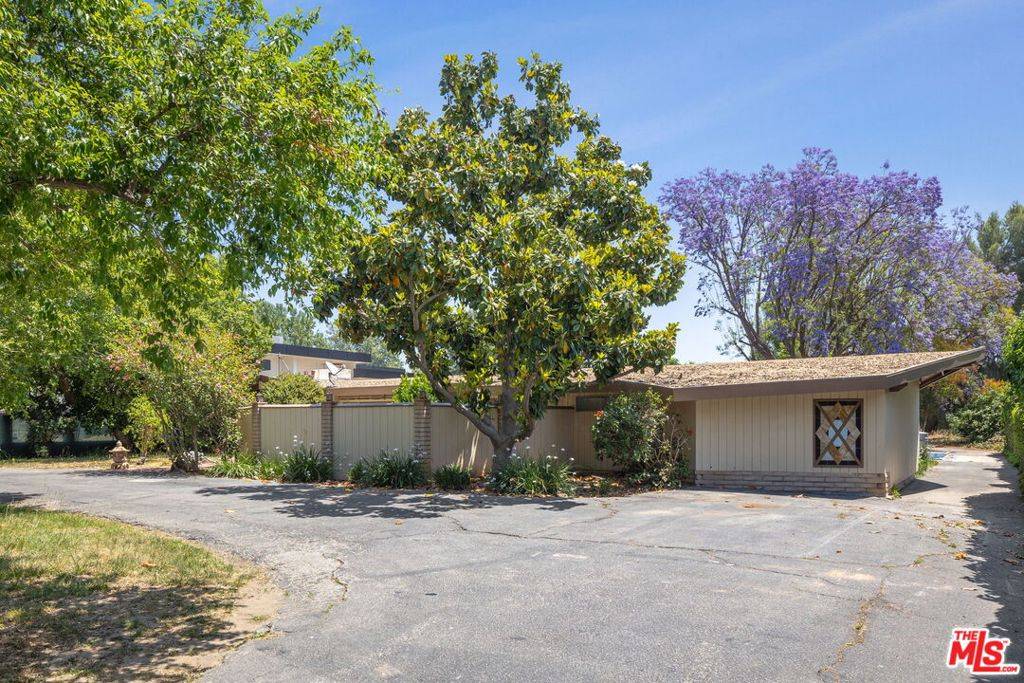 Northridge, CA 91325,8400 Encino AVE