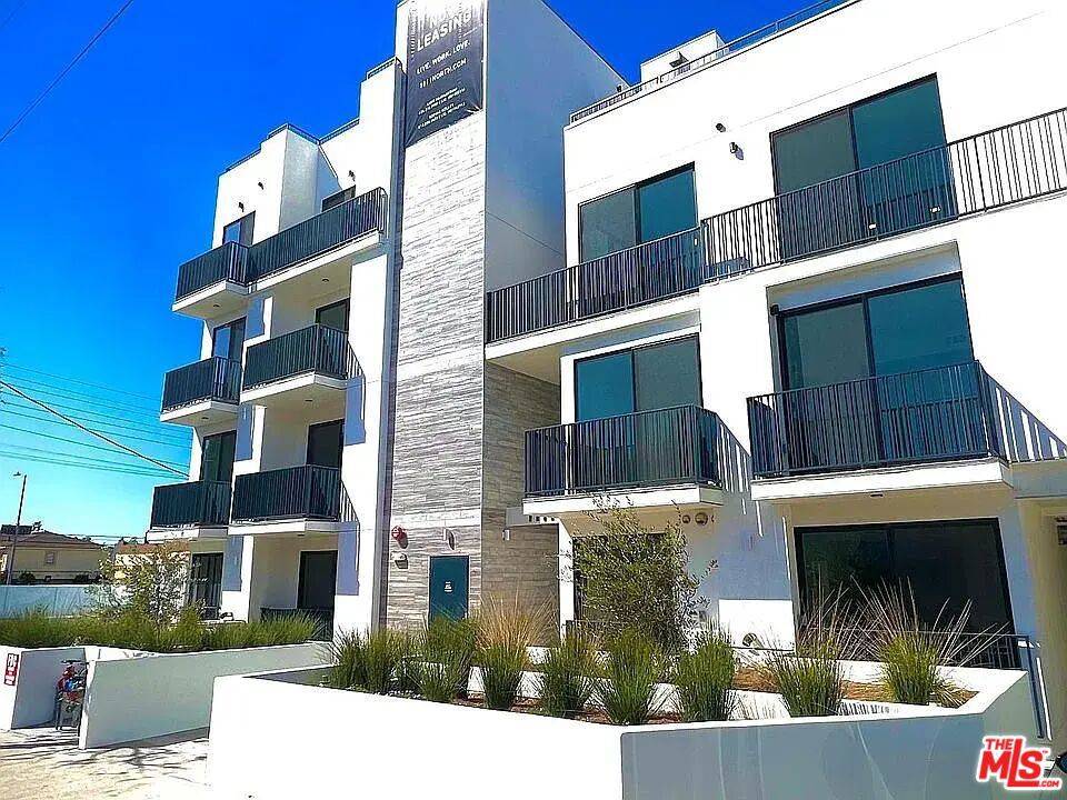 Los Angeles, CA 90029,1111 N Kenmore AVE #306A